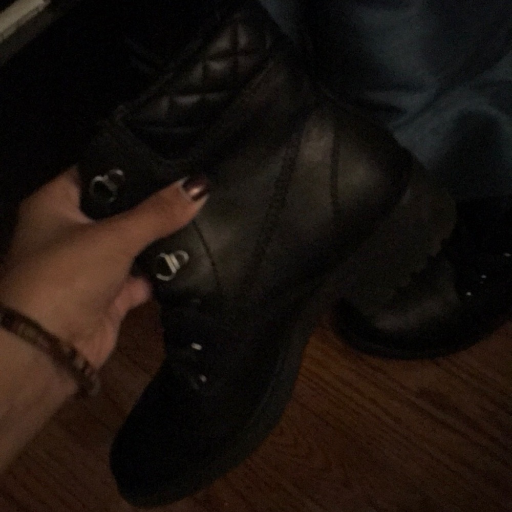 Boots - Picture 3 of 4